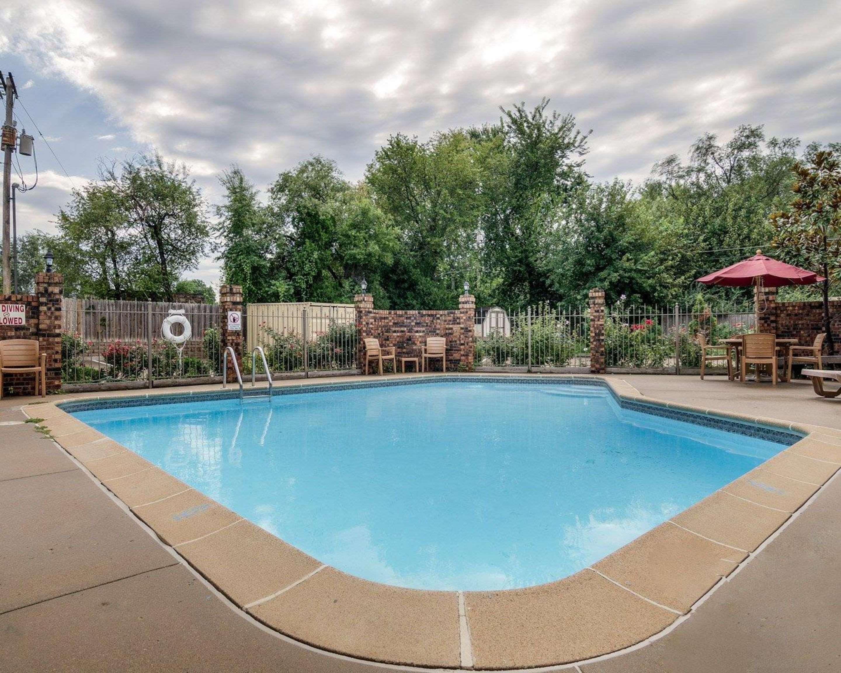 Econo Lodge University Lawrence Exteriér fotografie